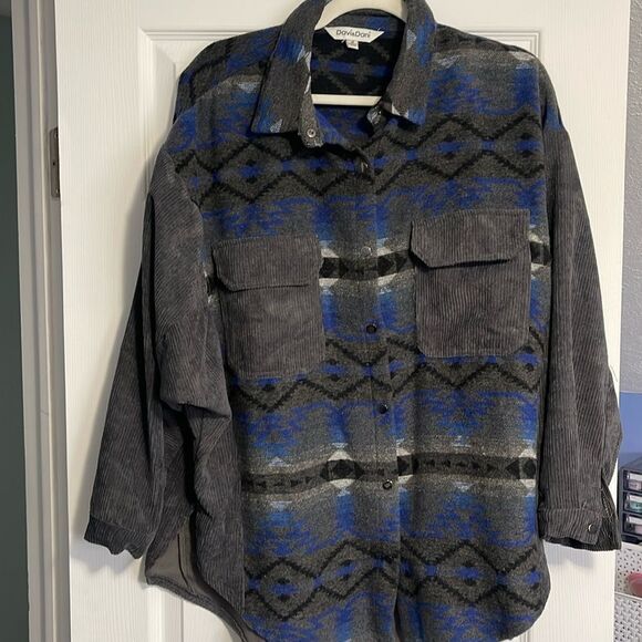 DAVI & DANI Tops - NWOT flannel